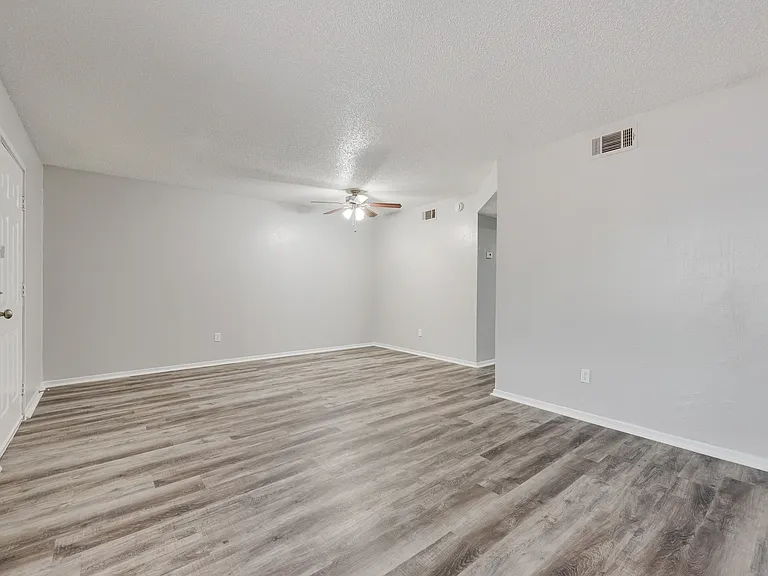6626 Reeves St — Photo 2