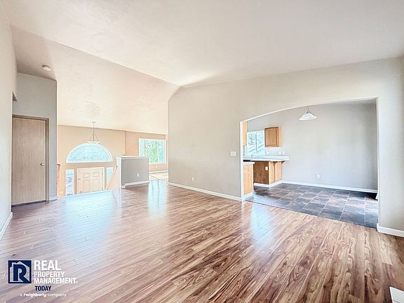 4th image of 18610 85th Ave E