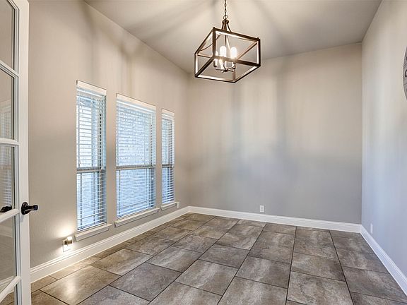 5th image of 9501 Meadowpark Dr
