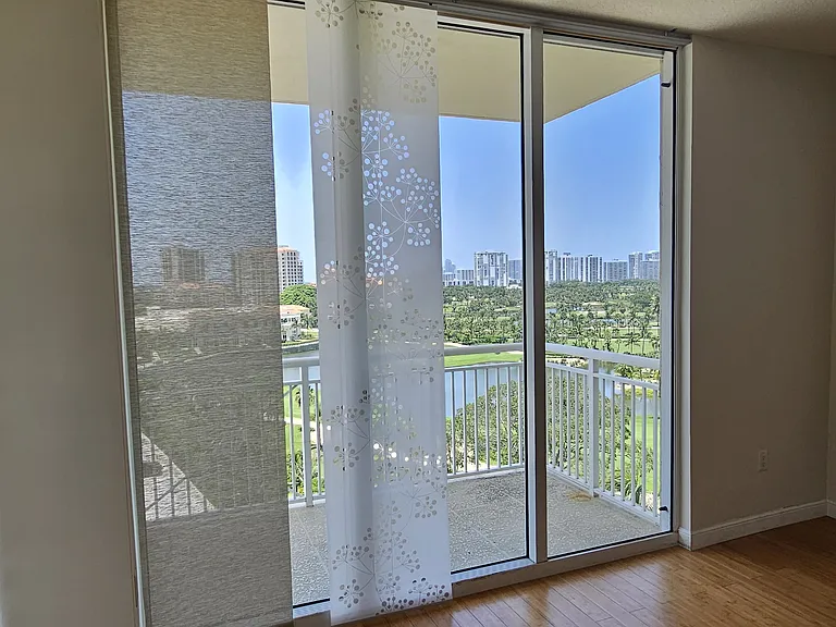 19501 W Country Club Dr #1013 — Photo 26