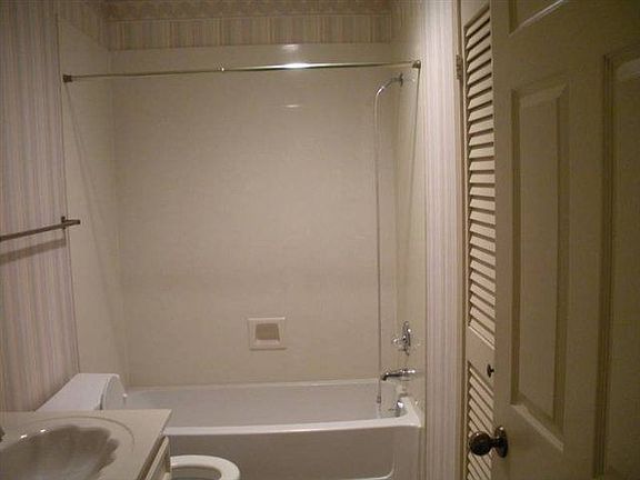 5th image of 1061 Green Meadow St
