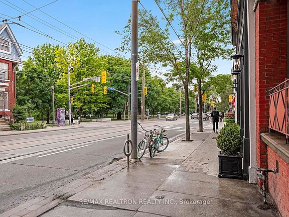 5th image of 1000 Dundas St W
