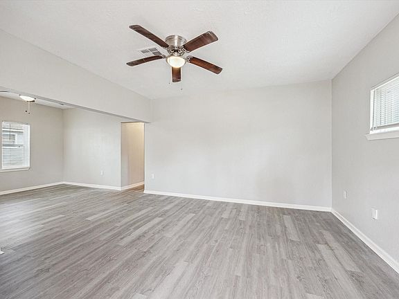 3rd image of 710 E Magnolia St