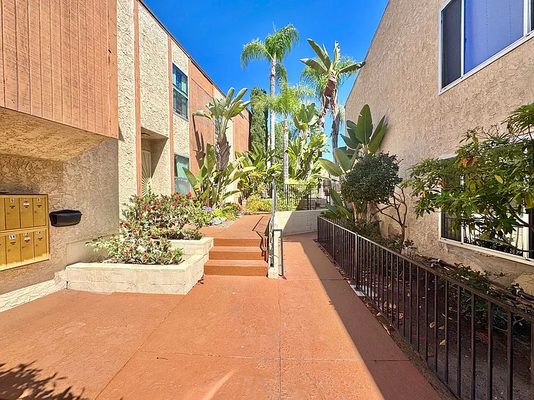 8110 Lemon Grove Way — Photo 17