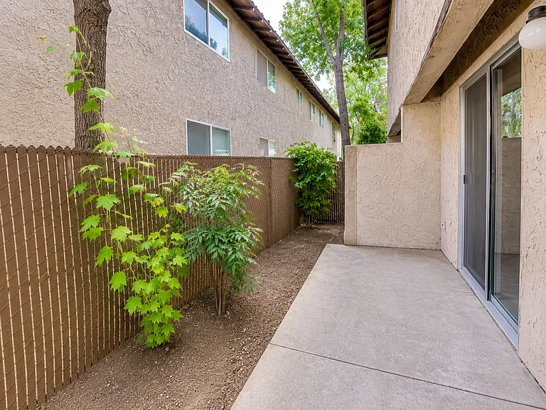 648 W 2nd Ave — Photo 16