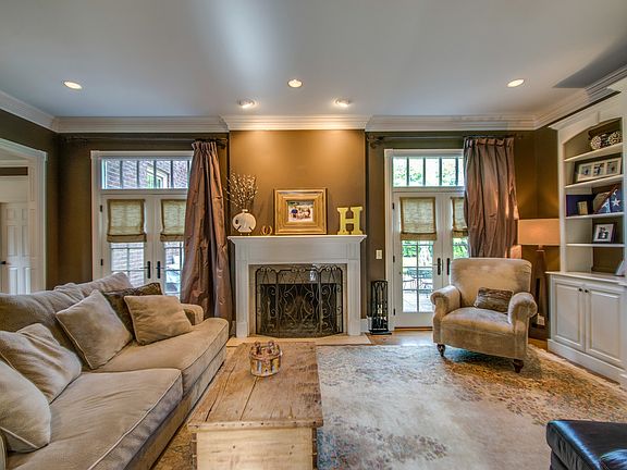5th image of 348 Lake Valley Dr
