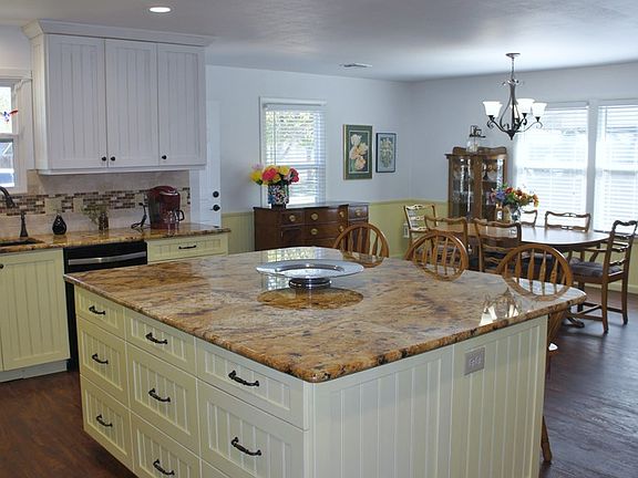 3rd image of 503 Bluebonnet Dr