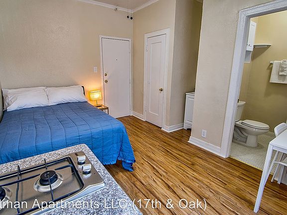2nd image of 907 W 17th St