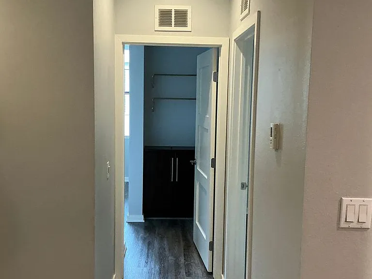 537 W Maple Ave — Photo 39