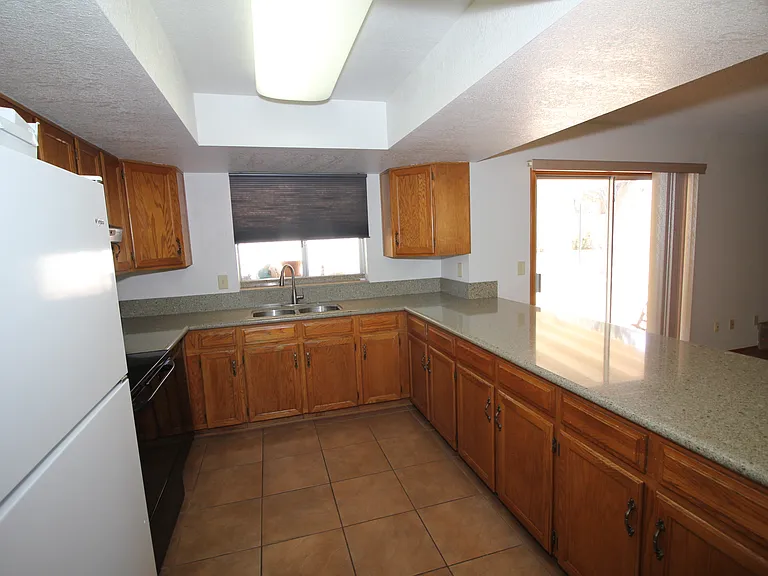 3152 W Marconi Ave — Photo 8