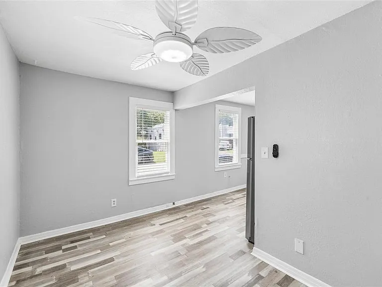 128 W North St — Photo 12