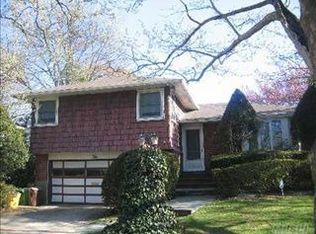 2 Warren Pl, Plainview, NY 11803