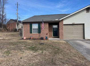 384 Hawthorne Oaks Way, Powell, TN 37849