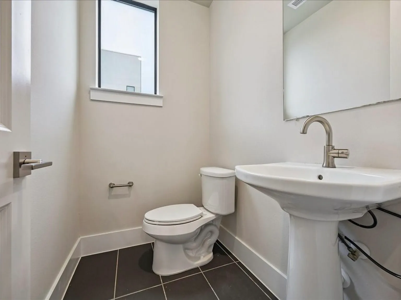 1 bed, 1350 sqft, $699 — Photo 3