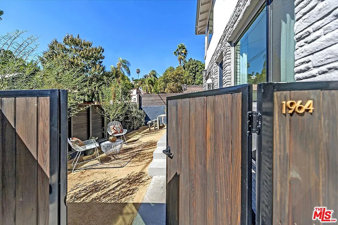 1 bed, 1.0 bath, $3,500 — Photo 2