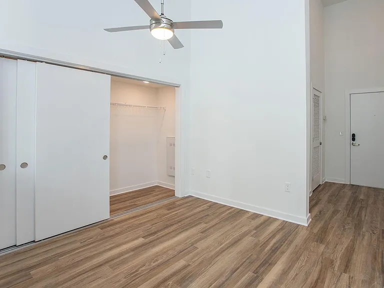 East Seventy Nine Apartments — Photo 28