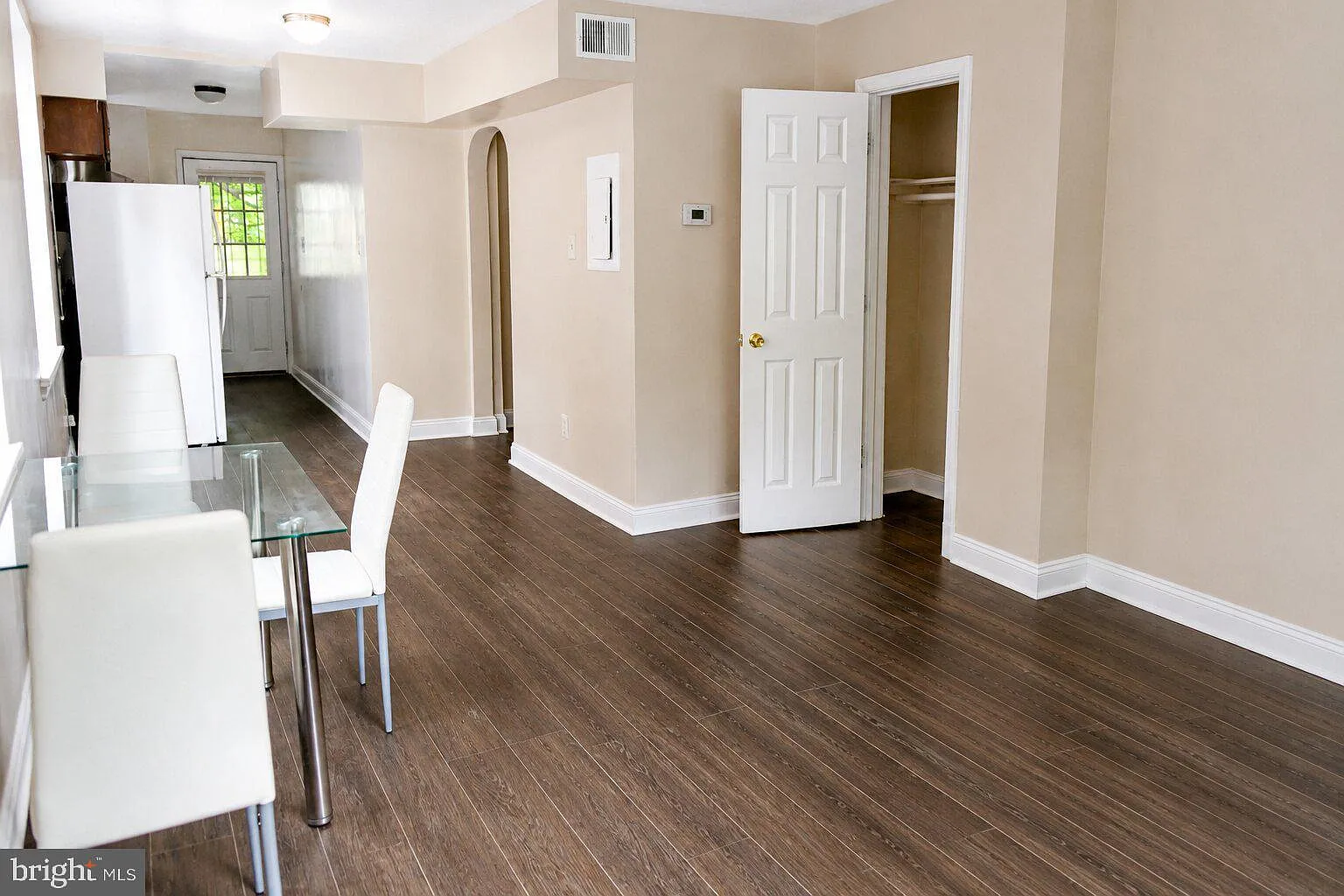 4 bed, 2.0 bath, 815 sqft, $2,300 — Photo 2