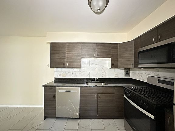 4th image of 622 N Lincoln Ave #301