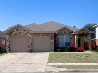 8649 Star Thistle Dr, Fort Worth, TX 76179
