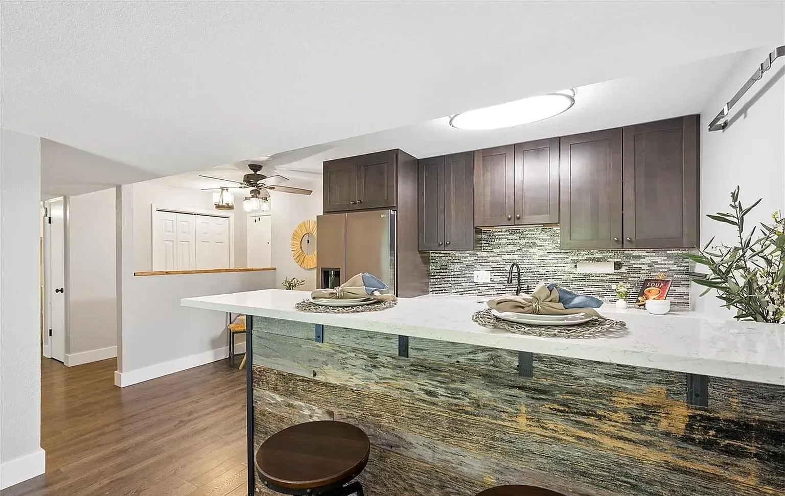 2 bed, 901 sqft, $2,100 — Photo 2