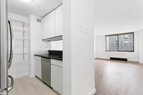 1st image of 275 Greenwich St #5DS