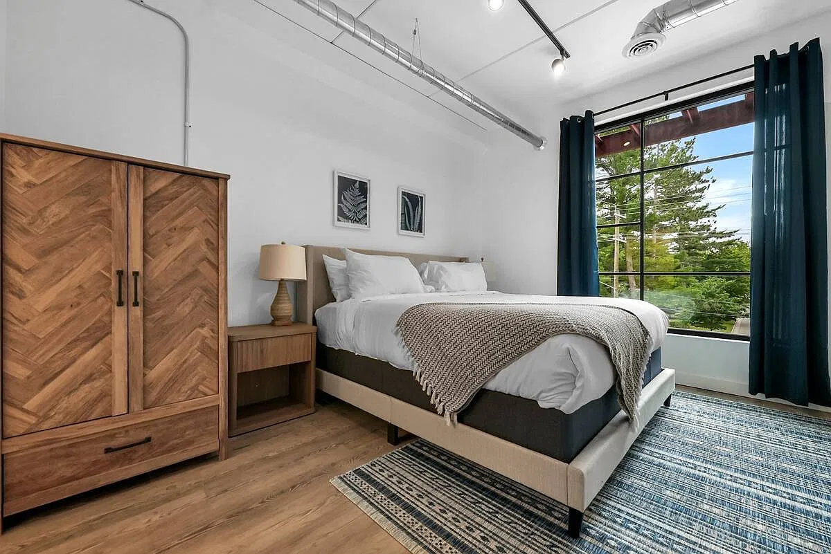 2 bed, $2,100 — Photo 2