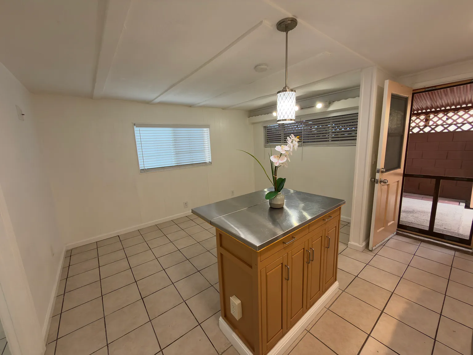 1 bed, 1.0 bath, 650 sqft, $1,600 — Photo 4