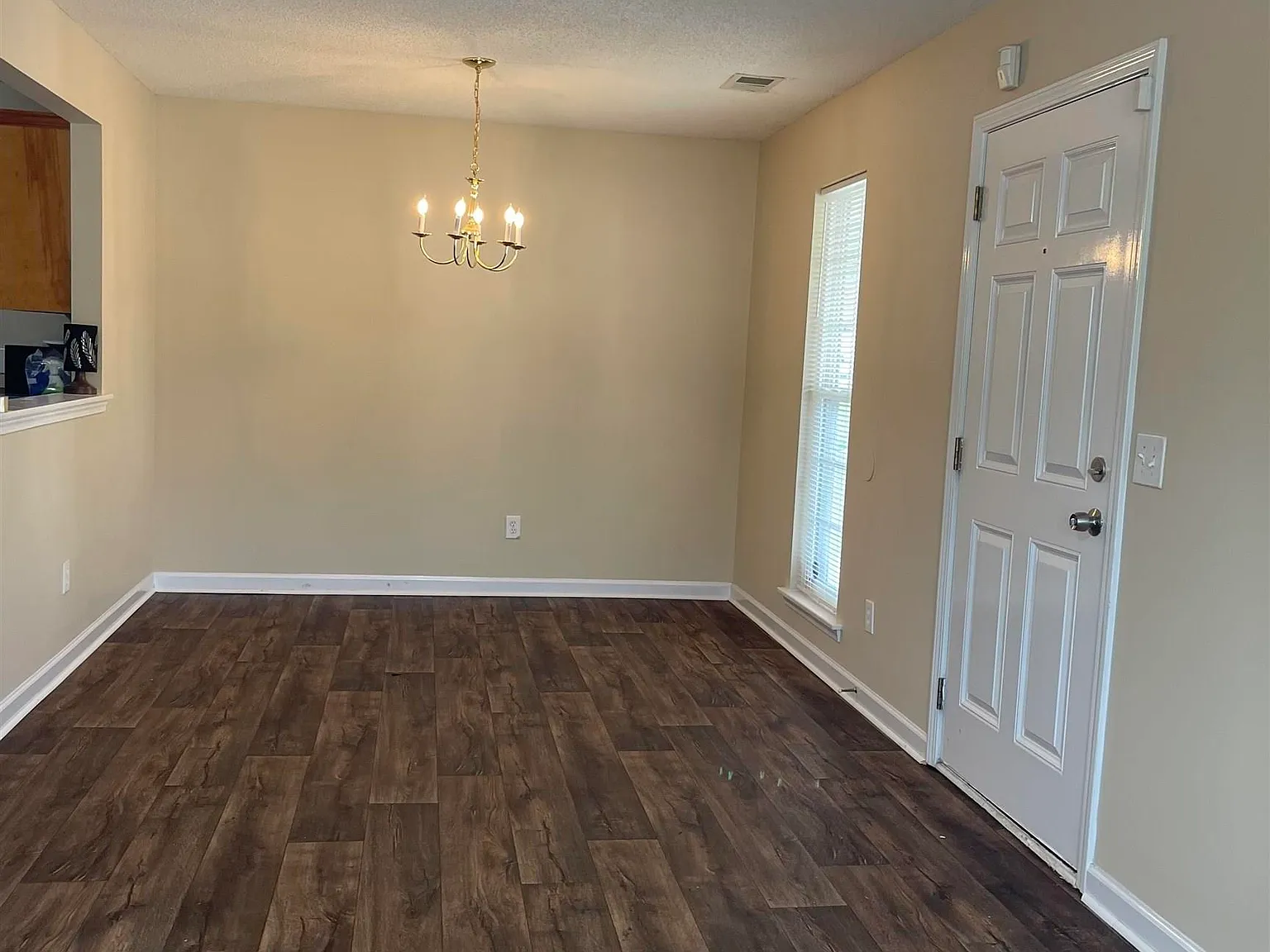 3 bed, 1130 sqft, $1,600 — Photo 3