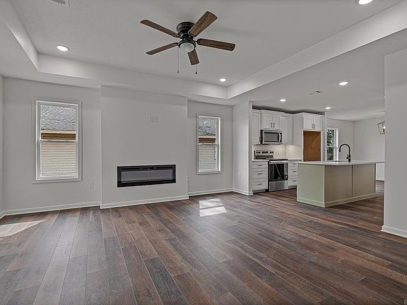 4th image of 620 N 4th St