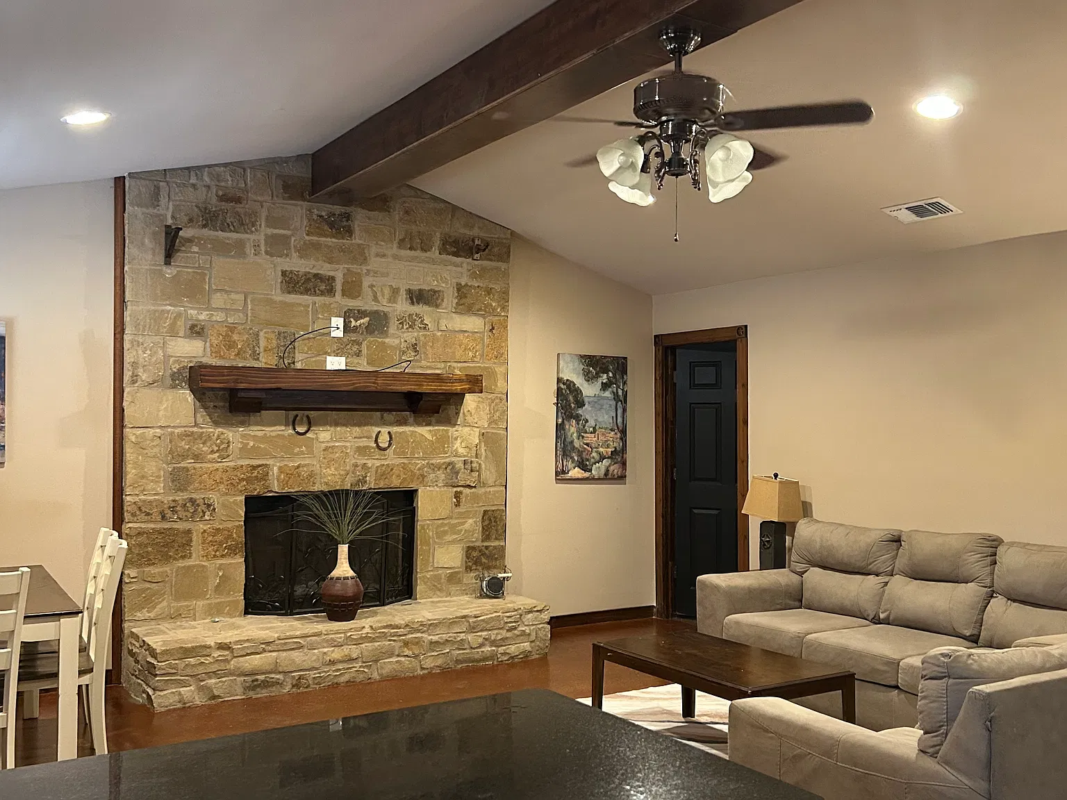 3 bed, 1893 sqft, $3,495 — Photo 2