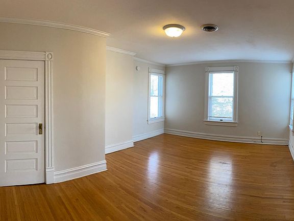 3rd image of 219 Warwick Ln #B