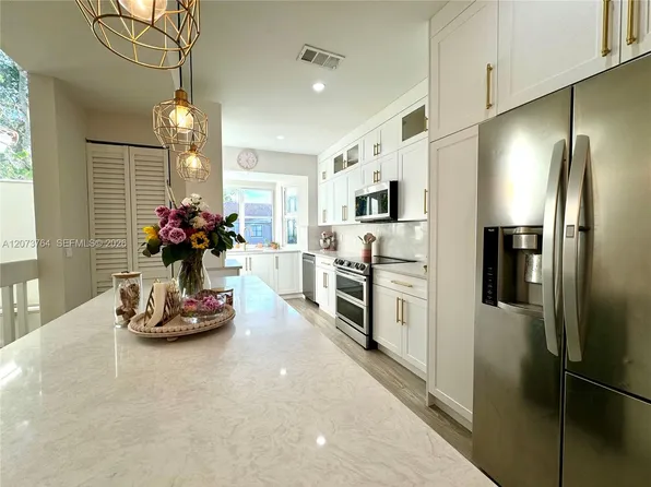 12617 NW 14th St, Sunrise, FL 33323