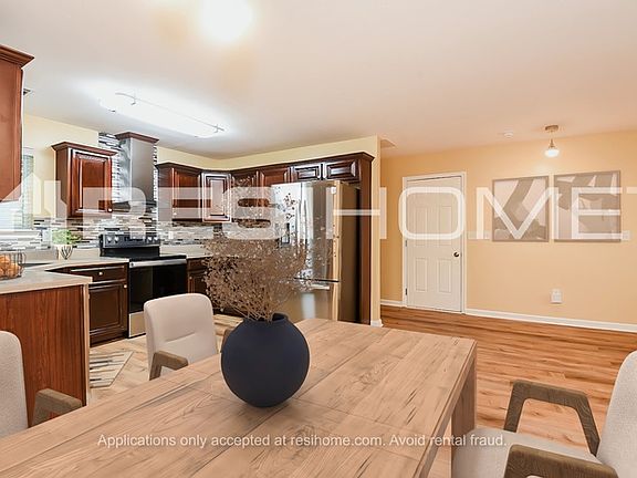 3rd image of 203 Village Ln
