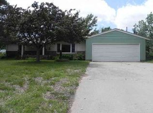 1411 Woodlawn St, Hutchinson, KS 67501
