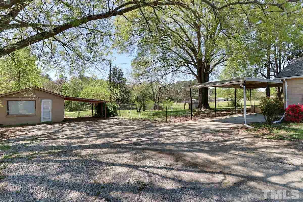 3 bed, 1350 sqft, $1,800 — Photo 3
