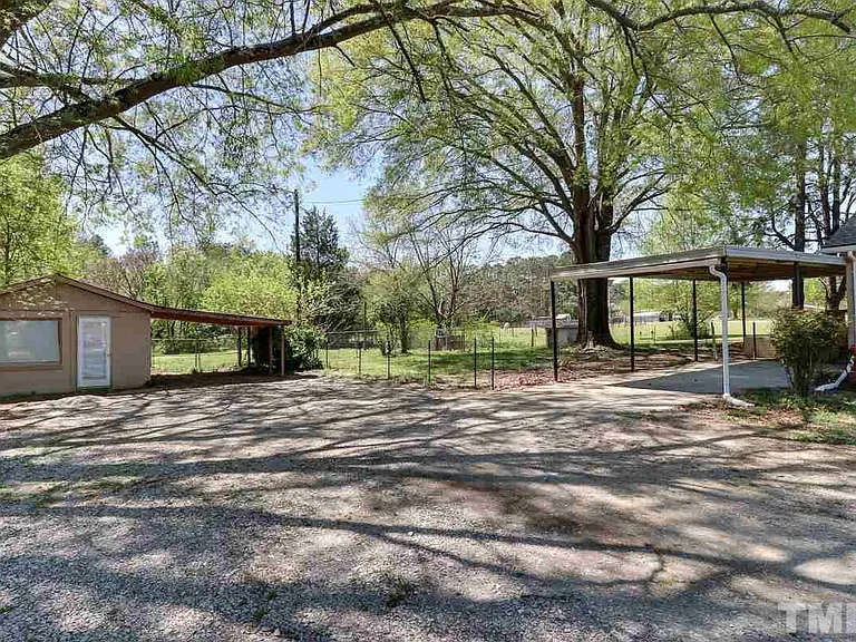 3409 Tryon Rd — Photo 3