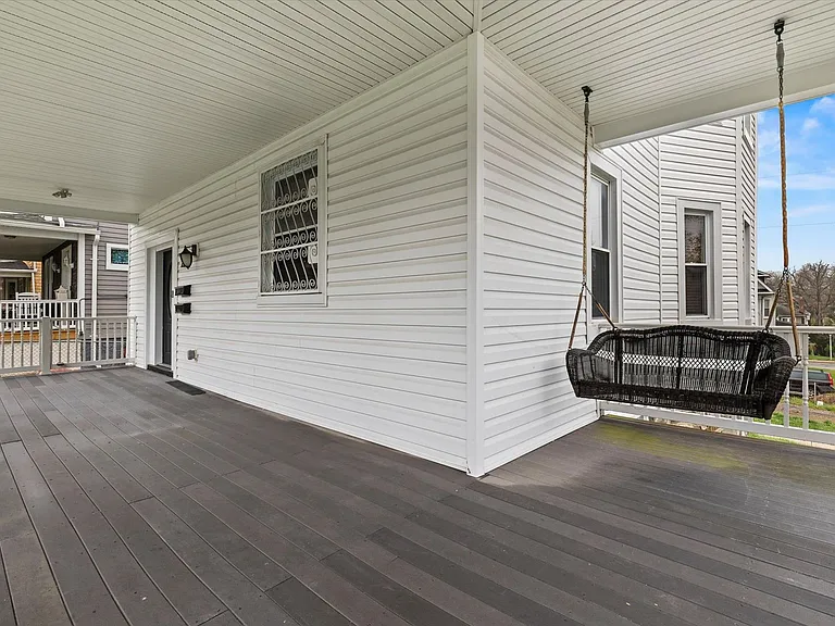 2510 Roslyn Ave — Photo 5