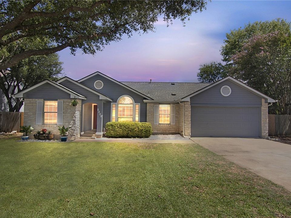 1st image of 2202 Clover Ln