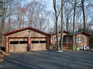 170 Tanglwood Dr, Greentown, PA 18426