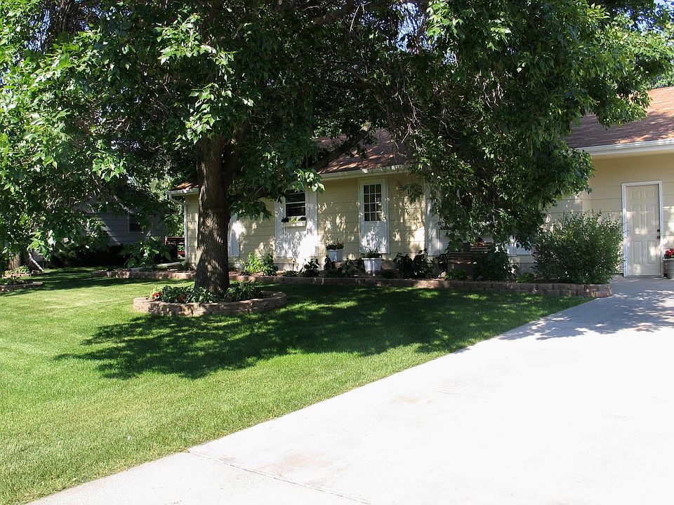Gloriously Shaded Rambler on Almost Half Acre