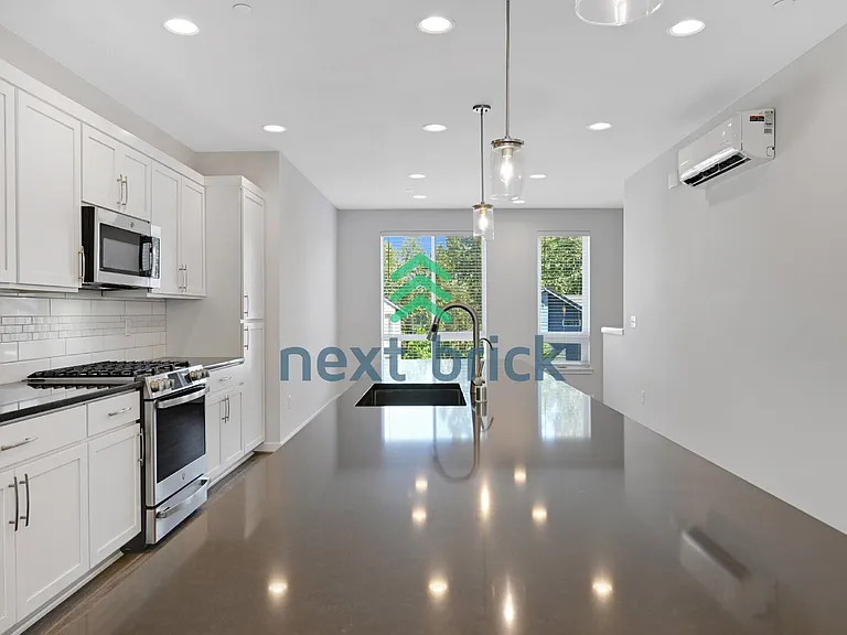 10945 NE 189th Pl #F — Photo 5