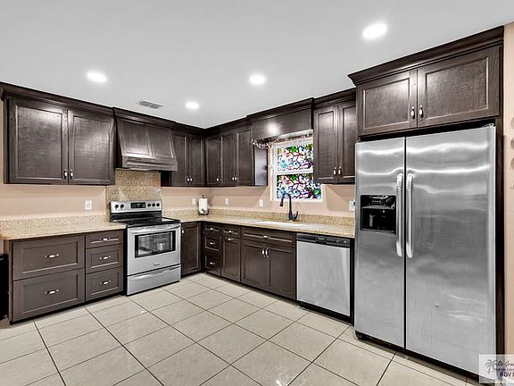 5th image of 925 Daisy Dr #2