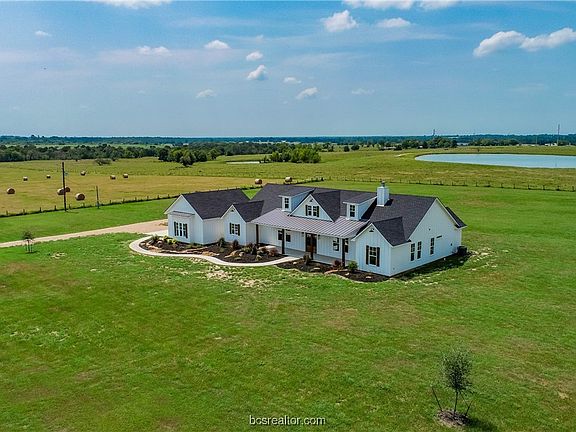 3rd image of 1010 County Road 307