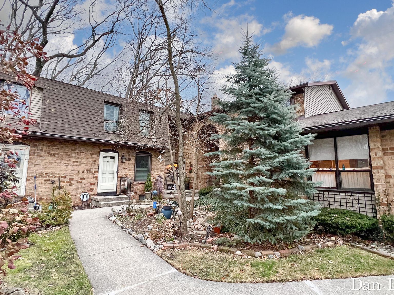 2527 Chatham Woods Dr SE, Grand Rapids, MI 49546 Zillow