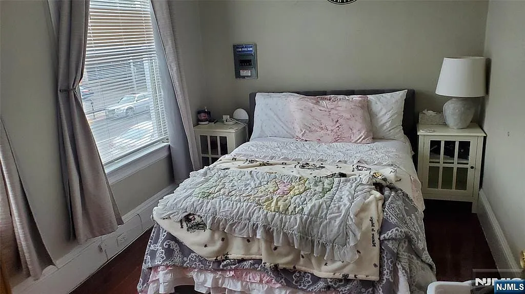 662 Bloomfield Ave — Photo 3