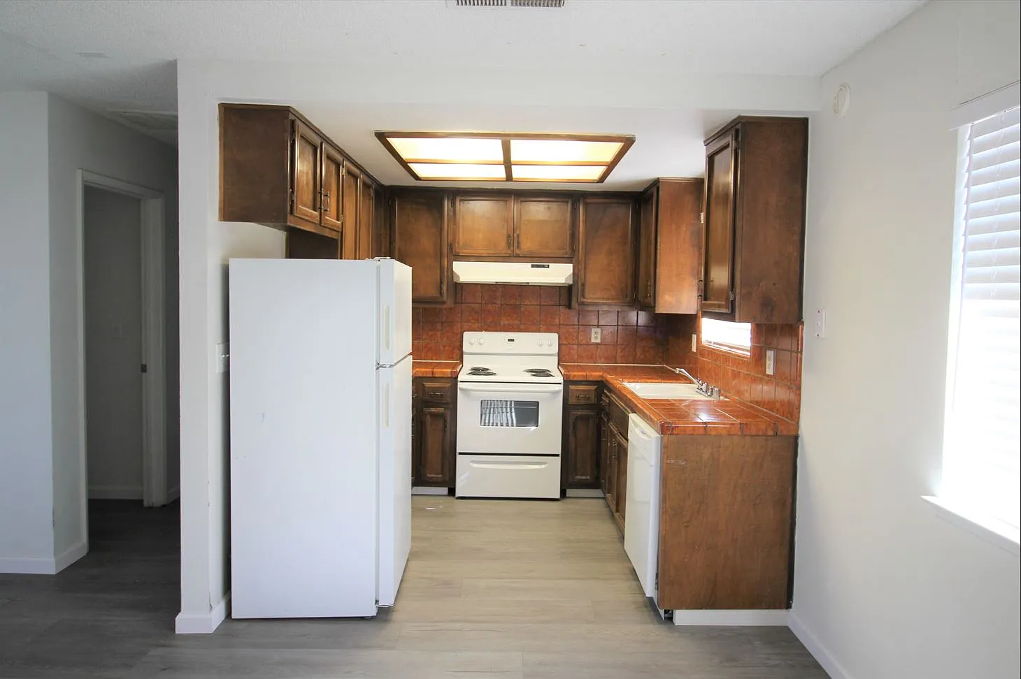1 bed, 100 sqft, $1,095 — Photo 3