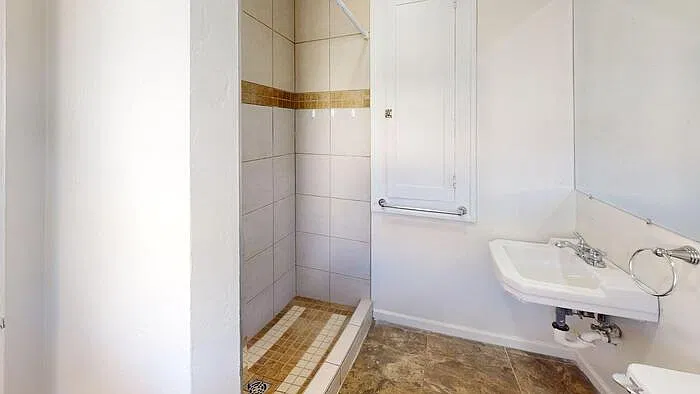 3 bed, 1.0 bath, $1,550 — Photo 4