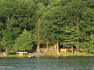 201 E Shore Dr, Dingmans Ferry, PA 18328