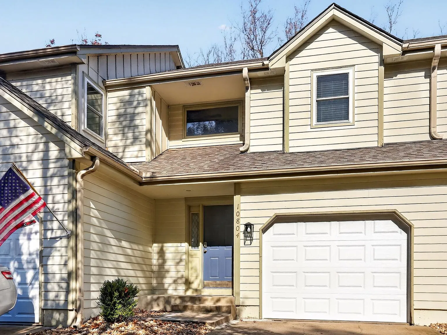 Renovated 2BR Townhome in Indian Creek Park Estates — Photo 1