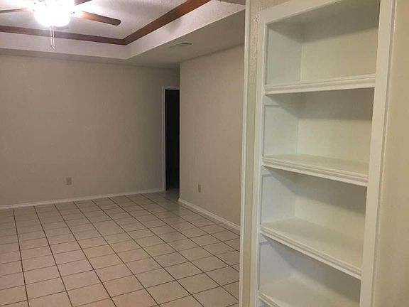 3rd image of 315 Shady Valley Dr